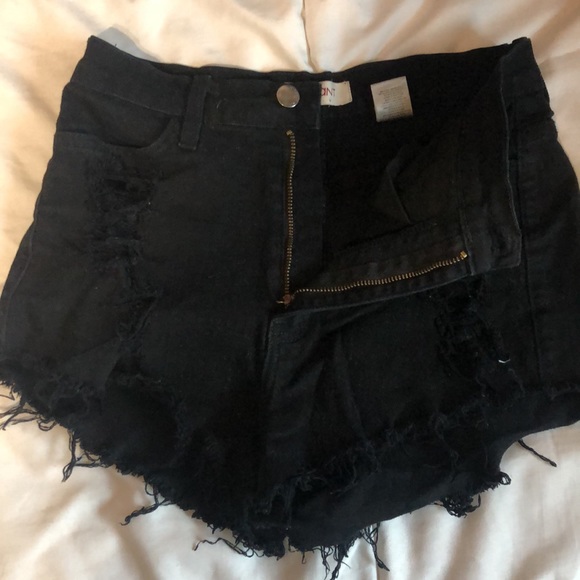 Black Jean cut-off shorts, high waisted, size medium - Picture 4 of 5